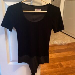 Commando butter scoop neck velvet bodysuit. S